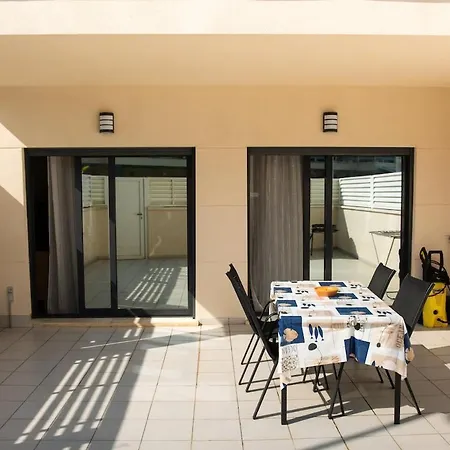 Διαμέρισμα Ground Floor On The Seafront With Pool