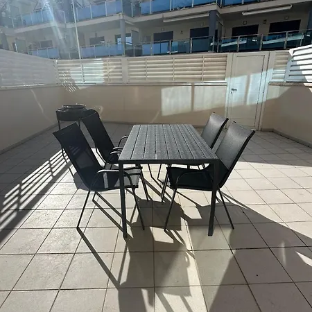 Διαμέρισμα Ground Floor On The Seafront With Pool *
