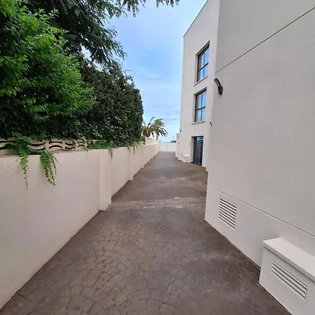 Ground Floor On The Seafront With Pool Διαμέρισμα *