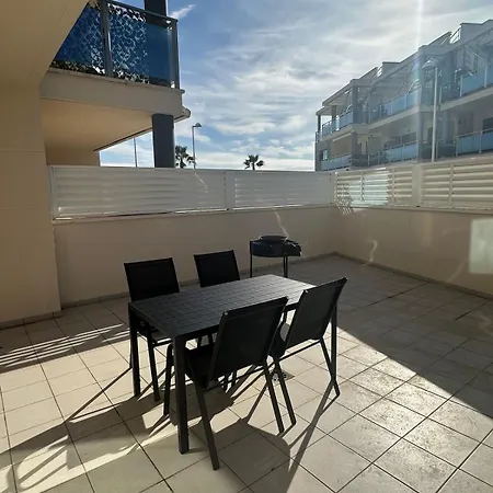 Διαμέρισμα Ground Floor On The Seafront With Pool